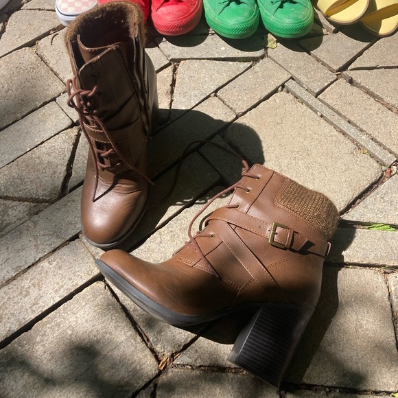 Boots - Picture 2 of 5